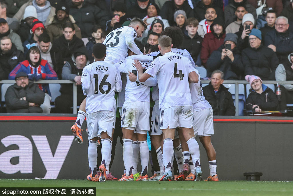 普荷斯在 2009 年单季获得 135 次保送且打击率高达 .327，斩获其第 3 座 MVP