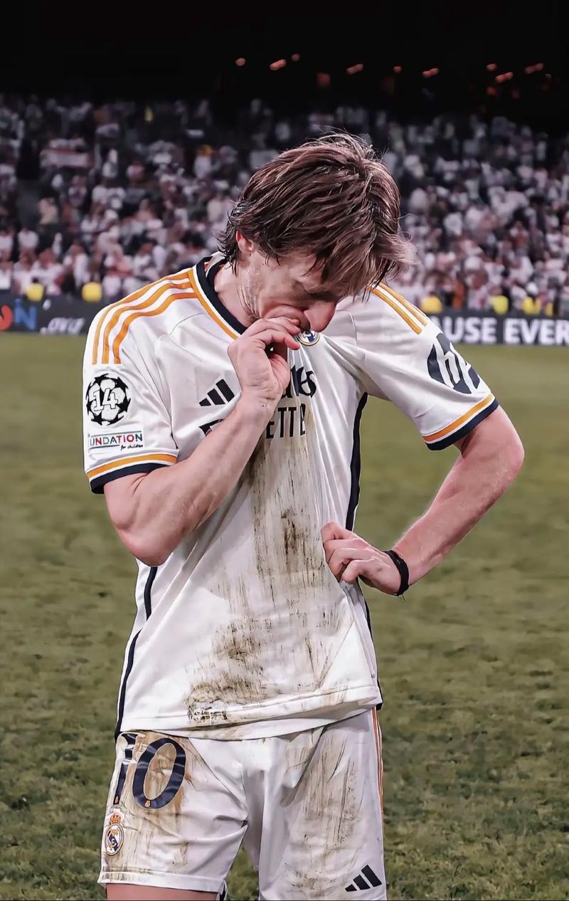 德扑里的“英雄弃牌（Hero Fold）”：为什么能扔掉大顺子的人才是真高手。（德州扑克的英雄弃牌：敢弃大顺子的才是真高手）