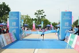 ＂持球打不了罗凯文……说实话，无论是在北京还是国家队，球迷都希望你能把持球好好练出来。不说巅峰丁彦雨航吧，至少得赶上现在的张镇麟吧？个人感觉现在小曾的持球还不如张镇麟